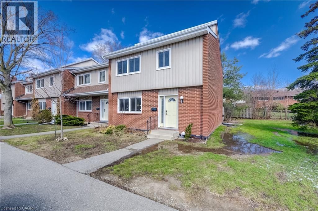 22 - 121 UNIVERSITY AVENUE EAST Image 1