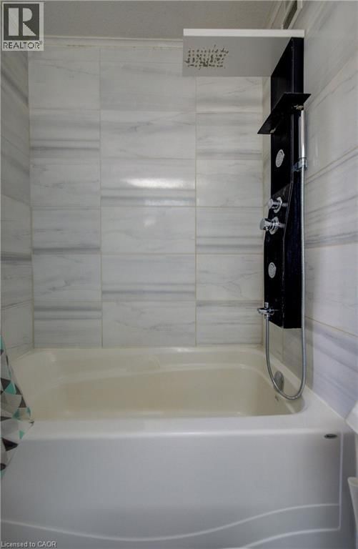 22 - 121 UNIVERSITY AVENUE EAST Image 14