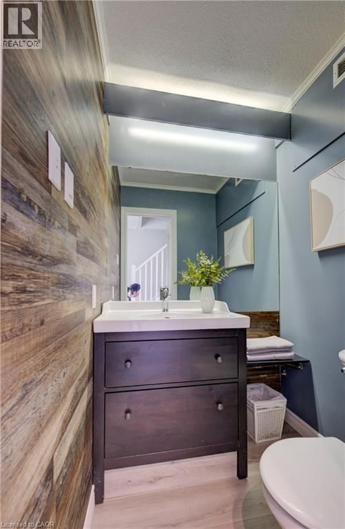 22 - 121 UNIVERSITY AVENUE EAST Image 18