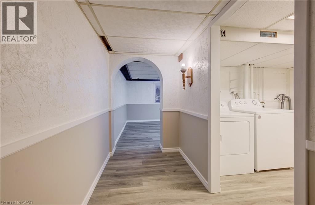 22 - 121 UNIVERSITY AVENUE EAST Image 19