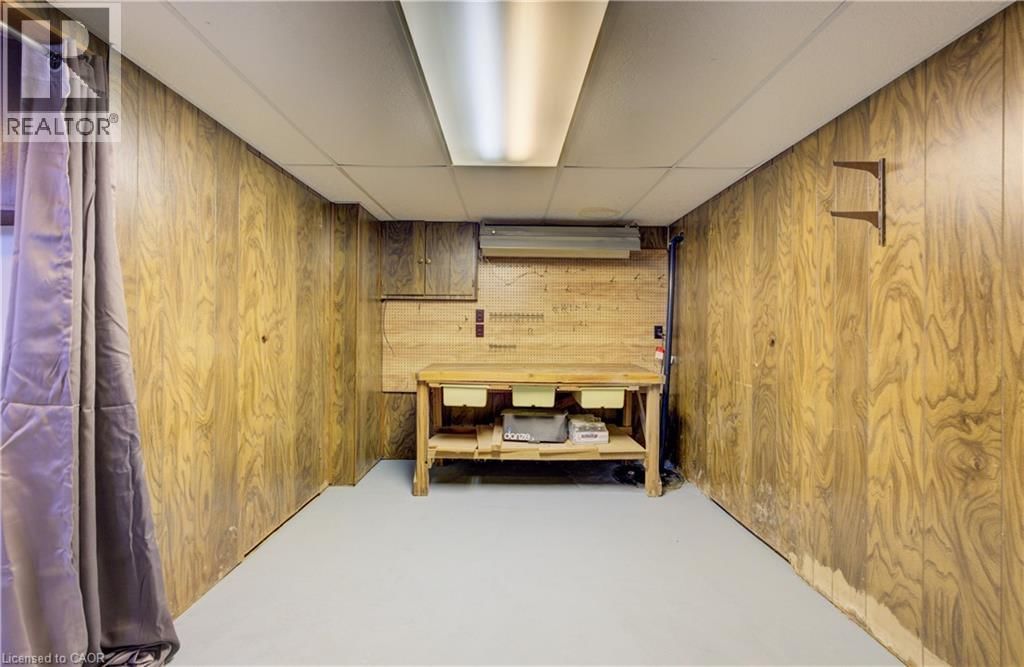 22 - 121 UNIVERSITY AVENUE EAST Image 23