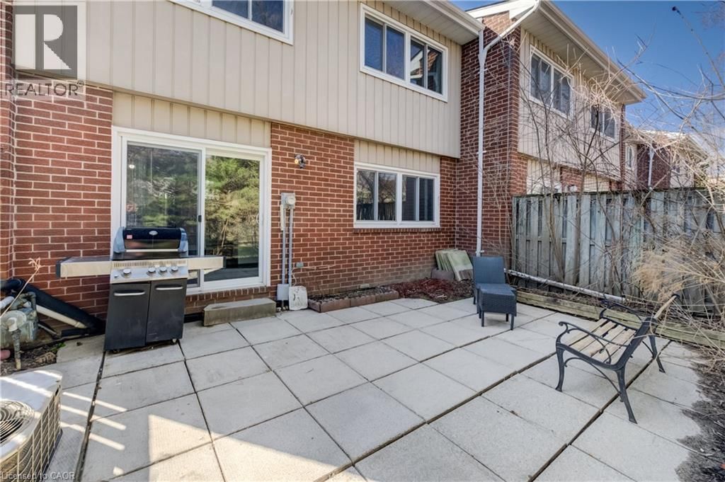 22 - 121 UNIVERSITY AVENUE EAST Image 25