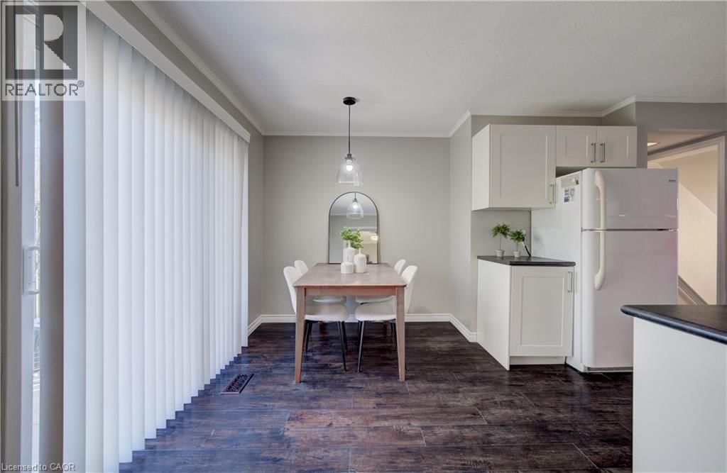 22 - 121 UNIVERSITY AVENUE EAST Image 5