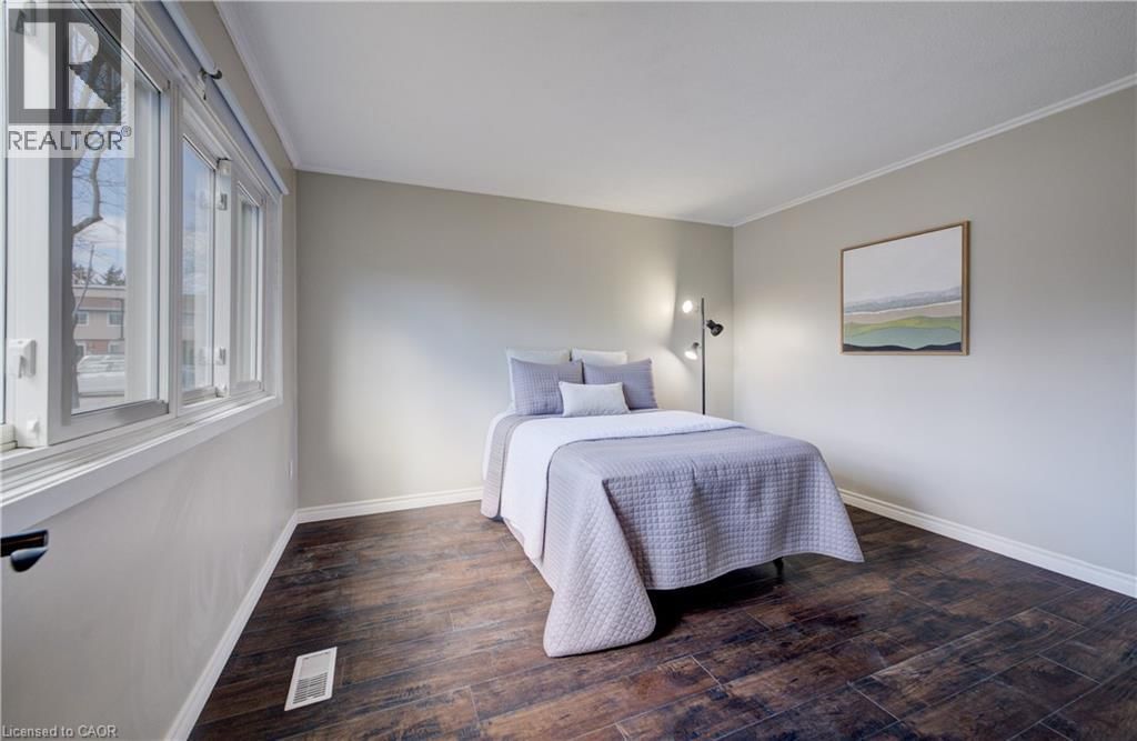 22 - 121 UNIVERSITY AVENUE EAST Image 9