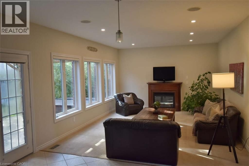 50 FERRIS DRIVE Image 8