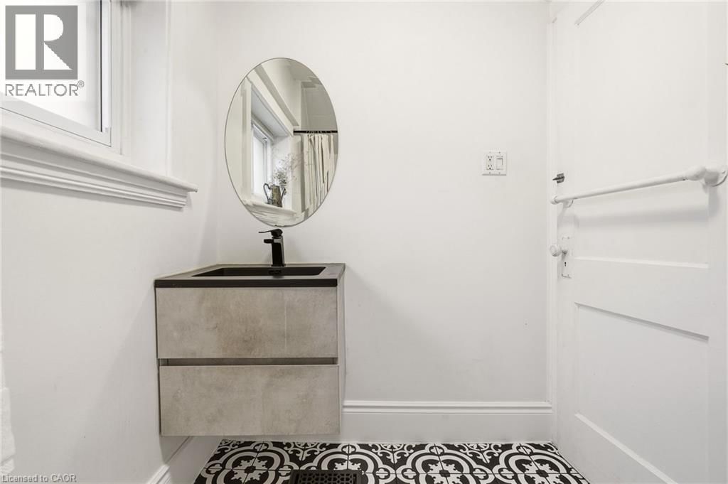 80 WEIR STREET NORTH Image 30