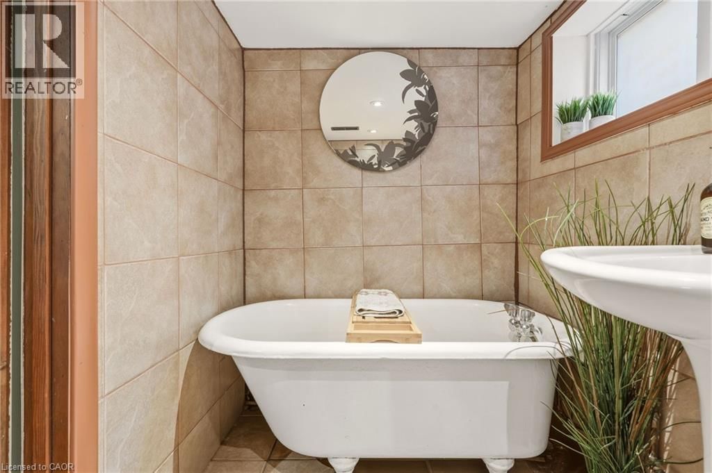 80 WEIR STREET NORTH Image 38