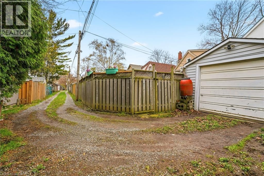 80 WEIR STREET NORTH Image 46