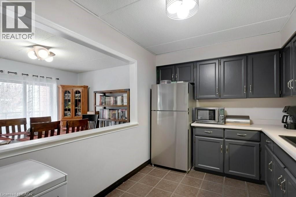 203 - 401 ERB STREET Image 15