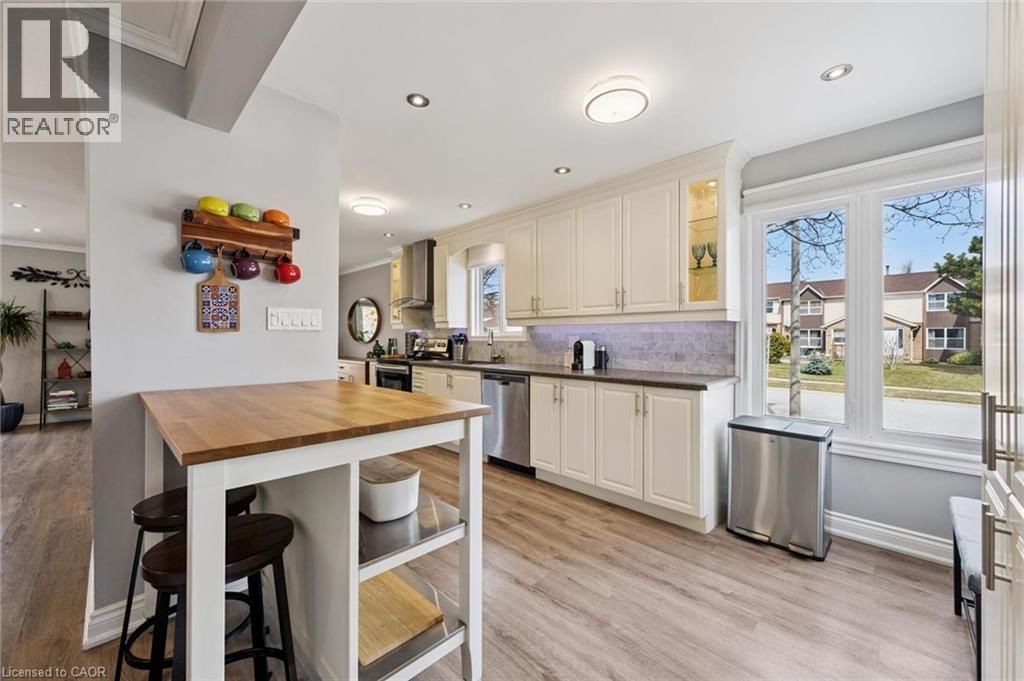 395 MAIDSTONE CRESCENT Image 11