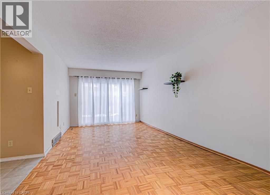 6 - 46 CEDARWOODS CRESCENT Image 4