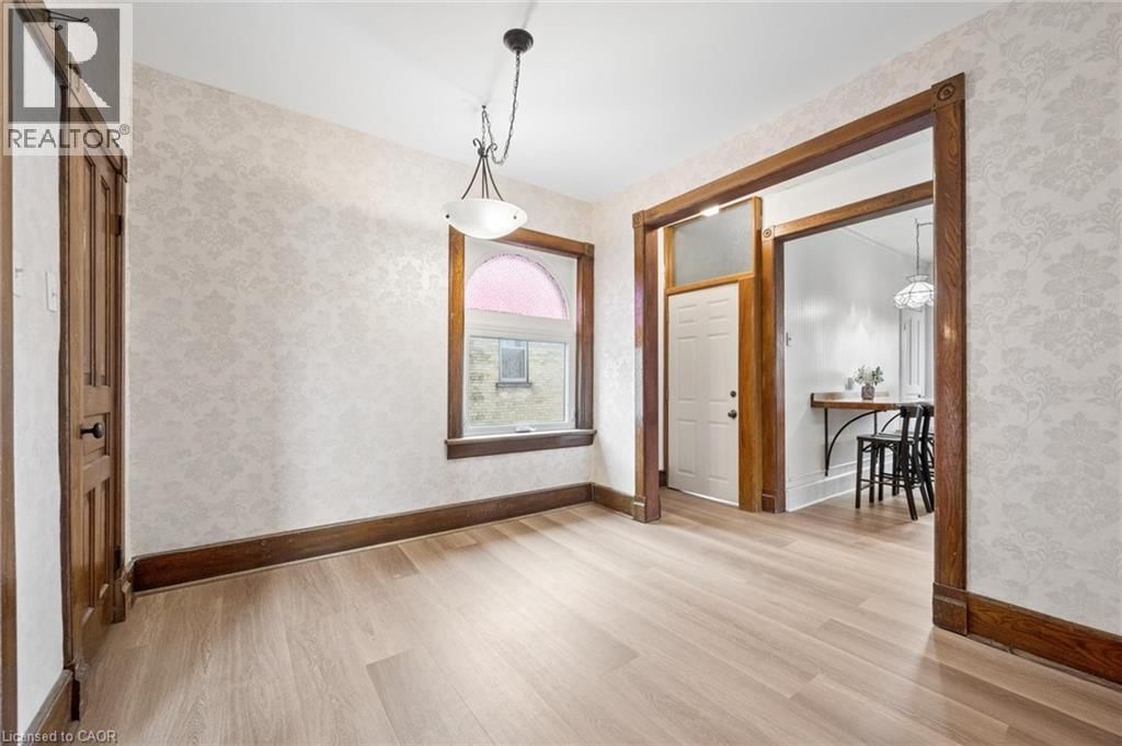 10 HAMPTON STREET Image 10