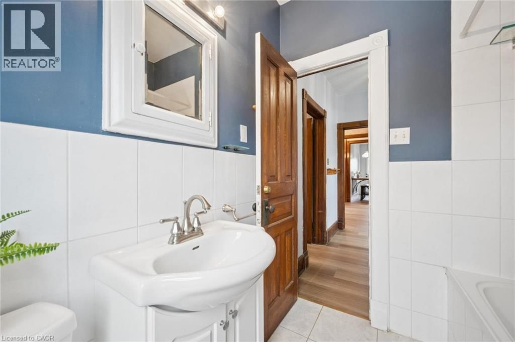 10 HAMPTON STREET Image 23