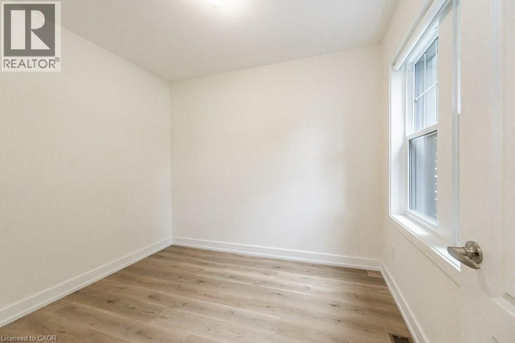 Unit A - 53 MARGARET AVENUE Image 12