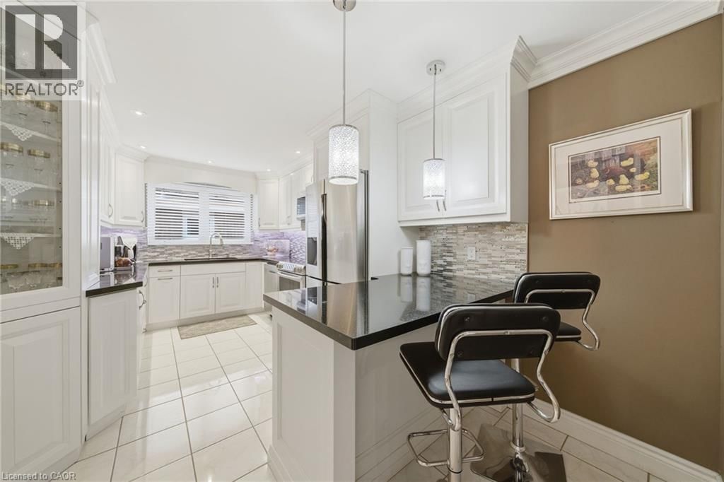 1149 DOWLAND CRESCENT Image 12