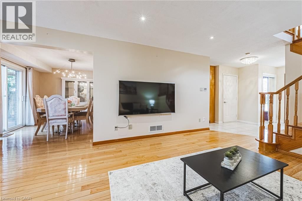 110 HIGHBURY DRIVE Image 10