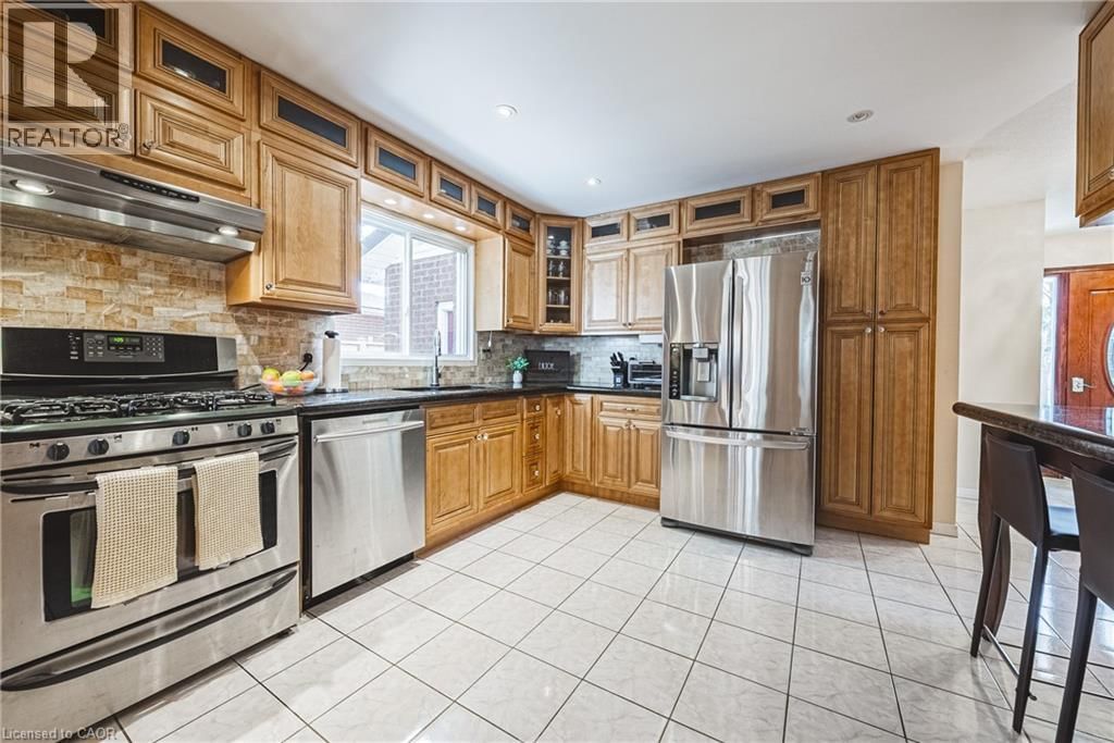 110 HIGHBURY DRIVE Image 14