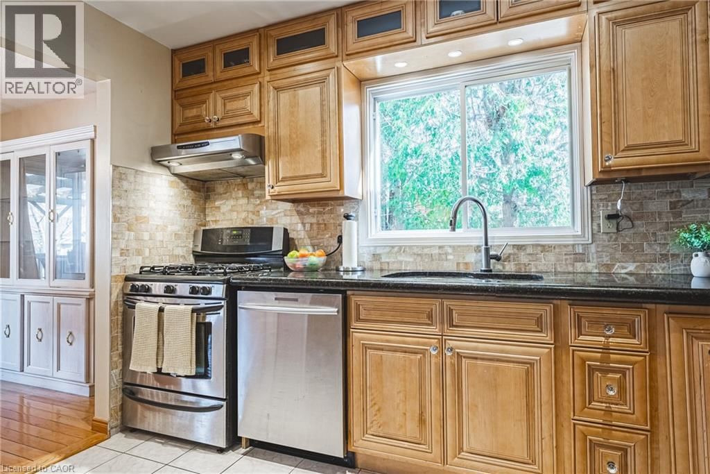 110 HIGHBURY DRIVE Image 15