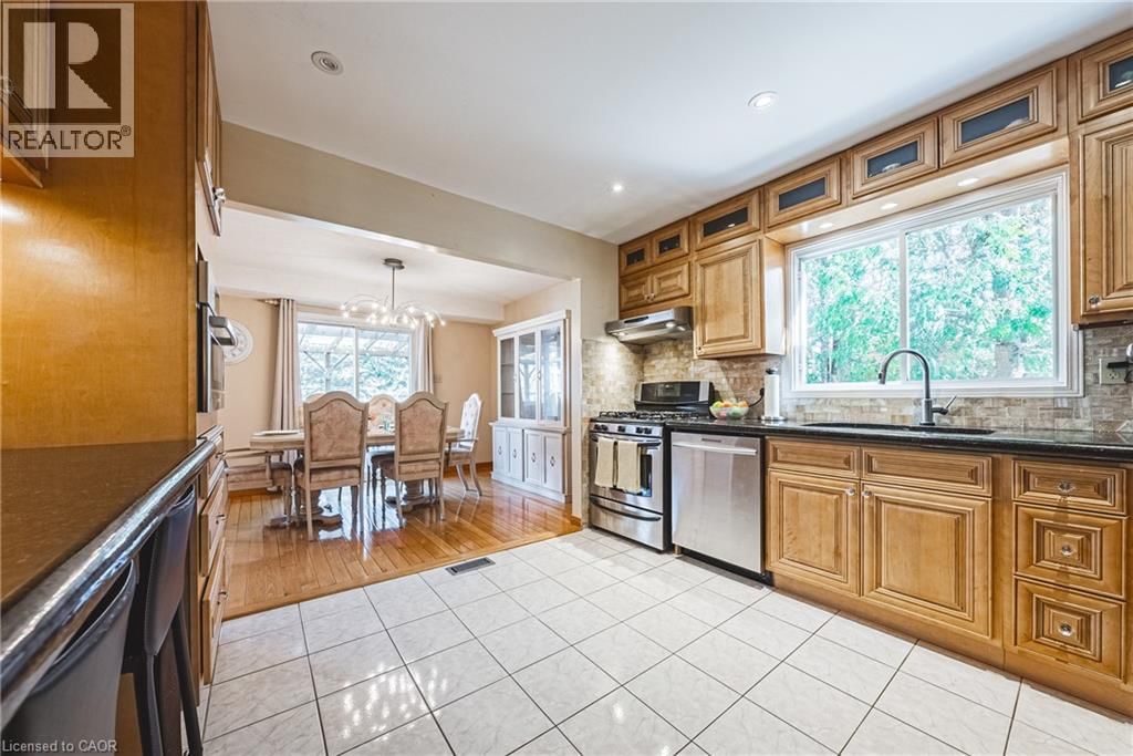 110 HIGHBURY DRIVE Image 16