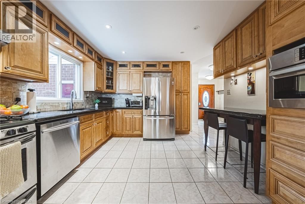 110 HIGHBURY DRIVE Image 17