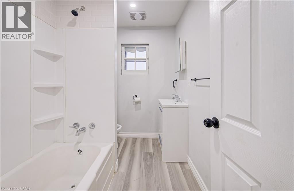 115 COURTNEY STREET Image 26