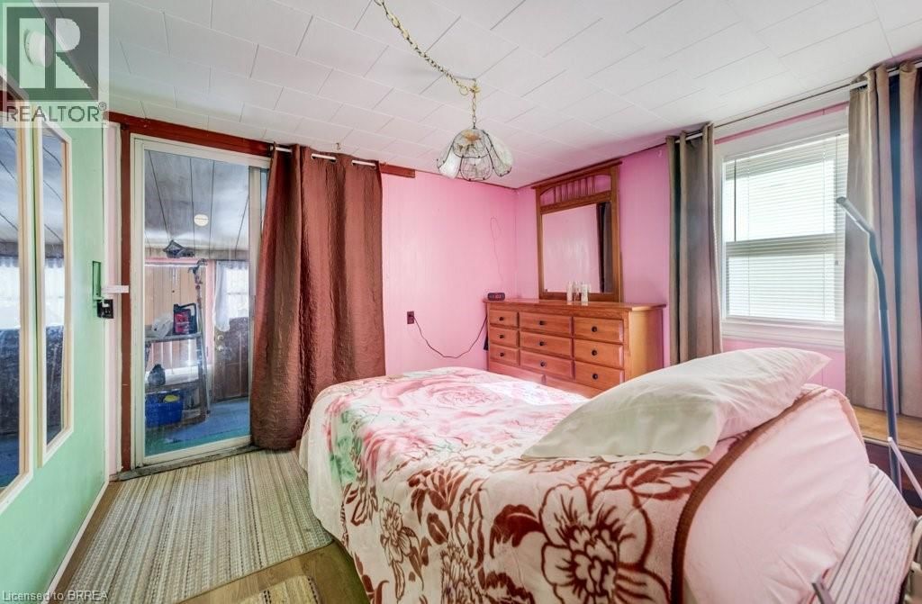 38 SANDERSON STREET Image 20