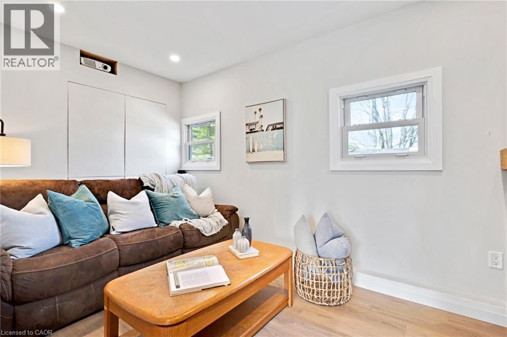 28 MACPHERSON CRESCENT Image 19