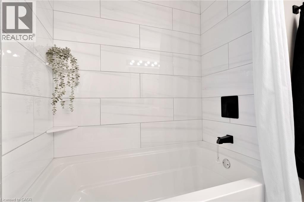 28 MACPHERSON CRESCENT Image 29