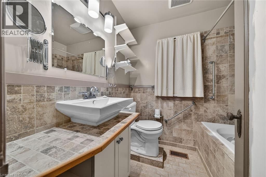 210 HUXLEY AVENUE SOUTH Image 12