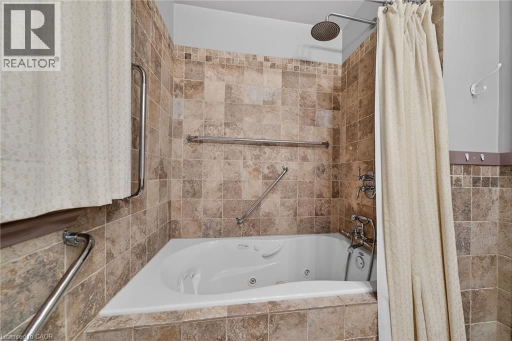 210 HUXLEY AVENUE SOUTH Image 13