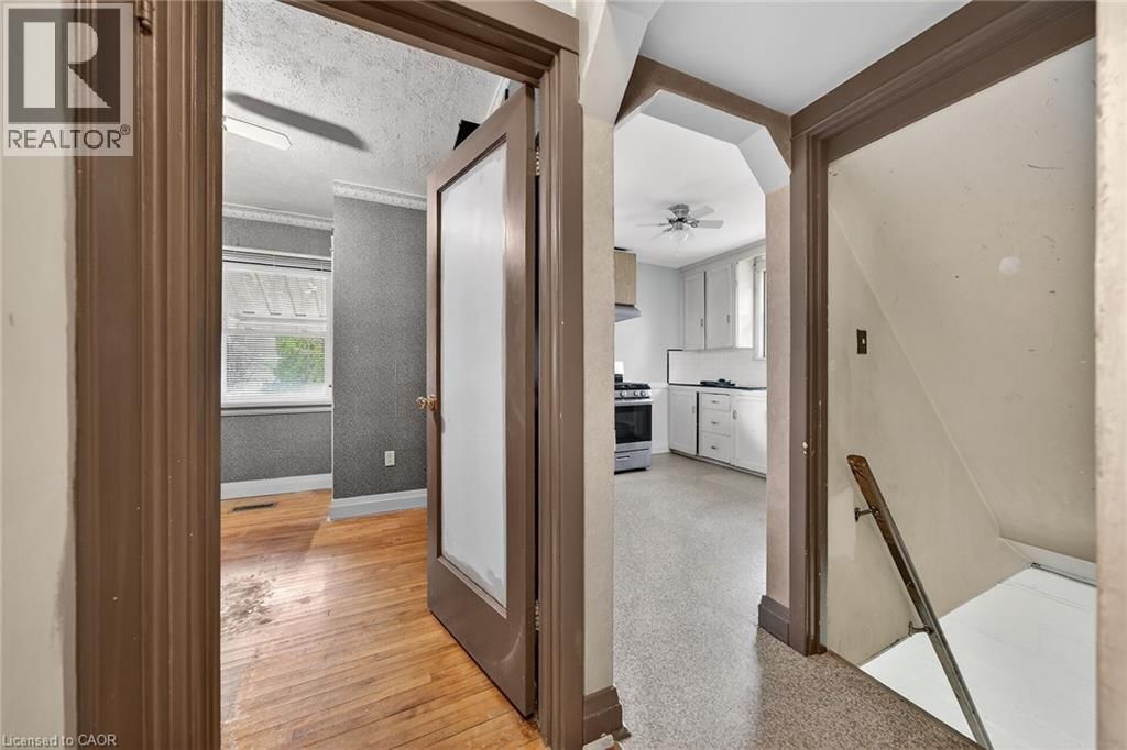 210 HUXLEY AVENUE SOUTH Image 16