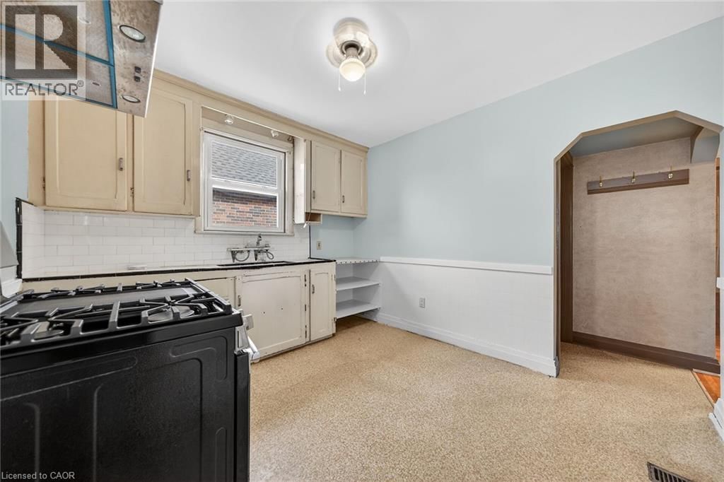 210 HUXLEY AVENUE SOUTH Image 19