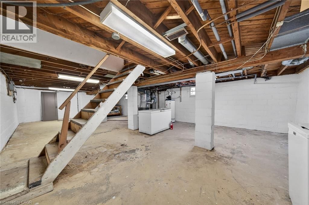 210 HUXLEY AVENUE SOUTH Image 23