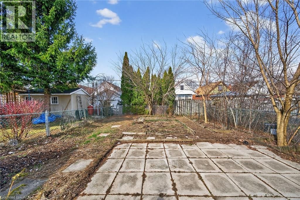 210 HUXLEY AVENUE SOUTH Image 30