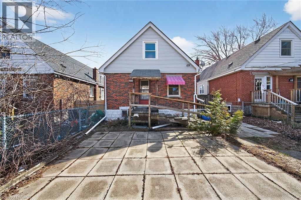 210 HUXLEY AVENUE SOUTH Image 32