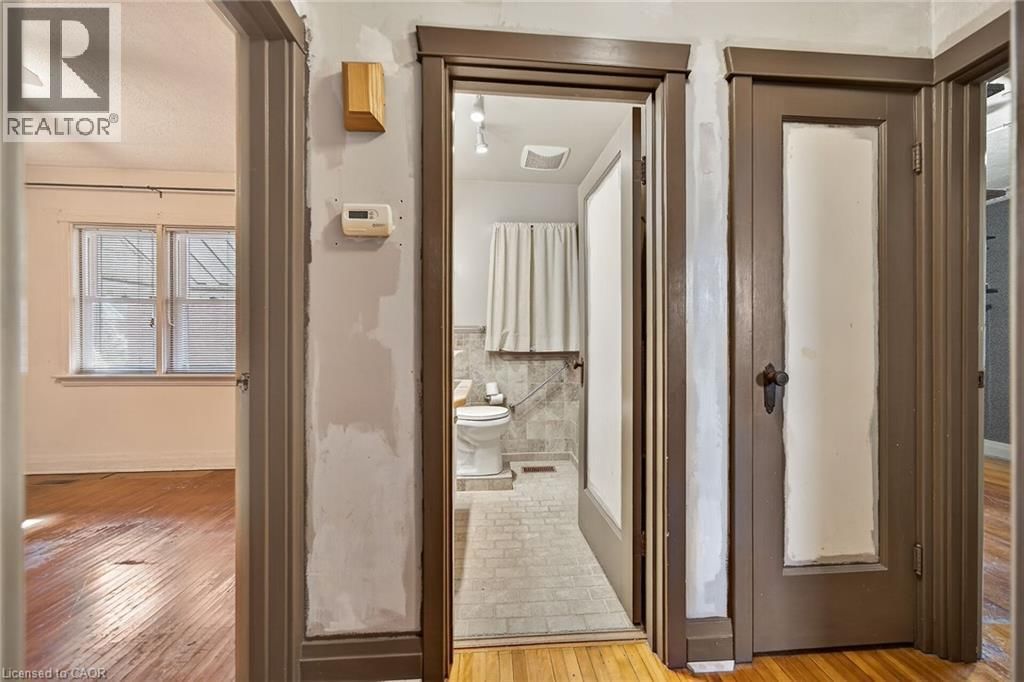 210 HUXLEY AVENUE SOUTH Image 9