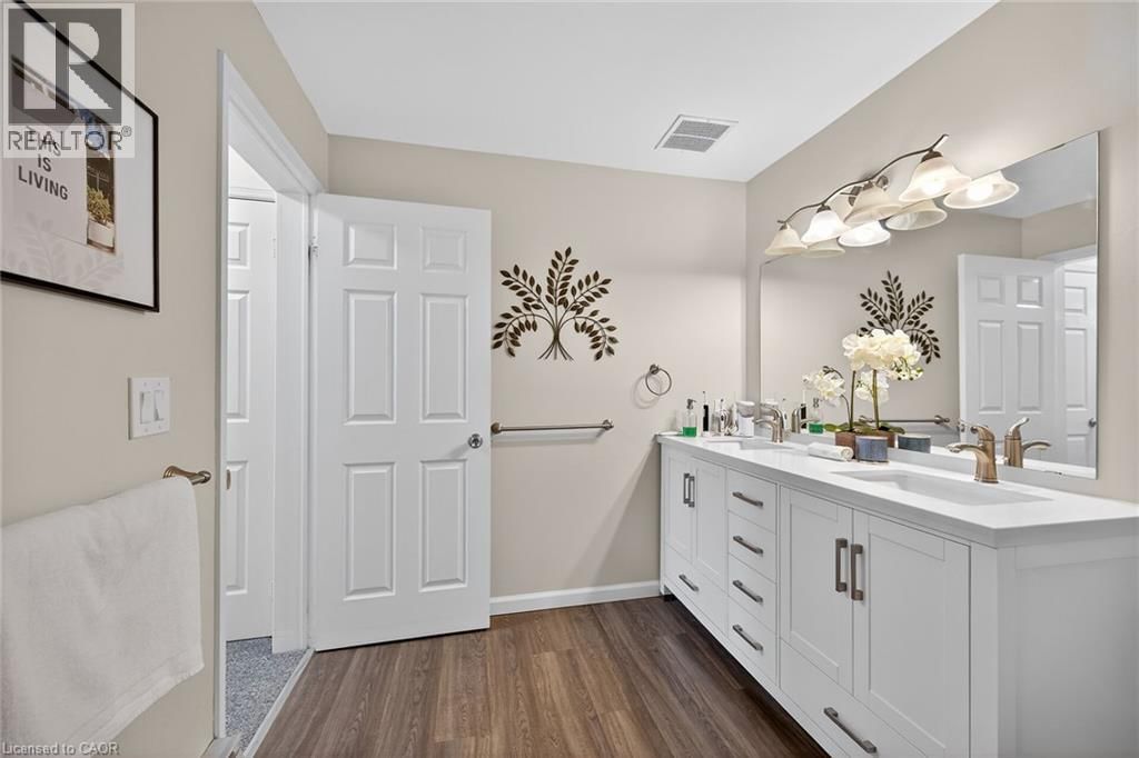 208 - 6 NIAGARA STREET Image 26