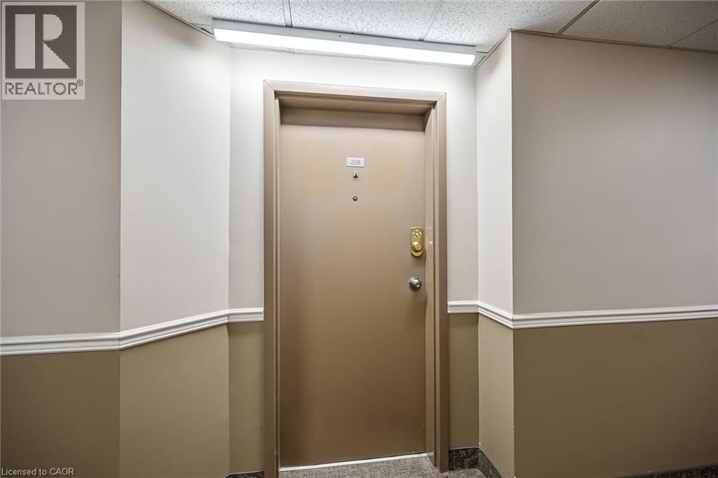 208 - 6 NIAGARA STREET Image 32