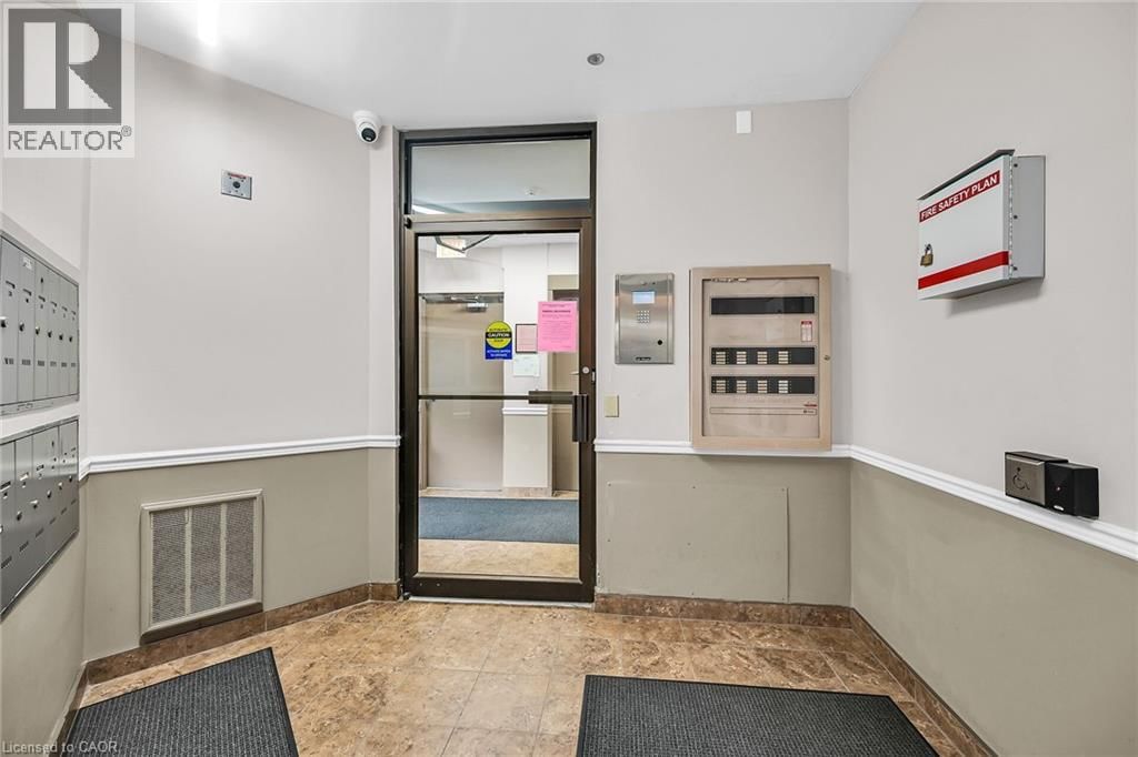 208 - 6 NIAGARA STREET Image 37