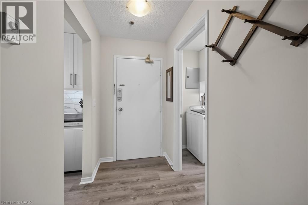 208 - 6 NIAGARA STREET Image 5