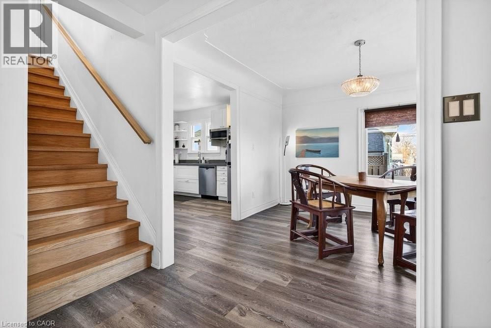 710 RENNIE STREET Image 17