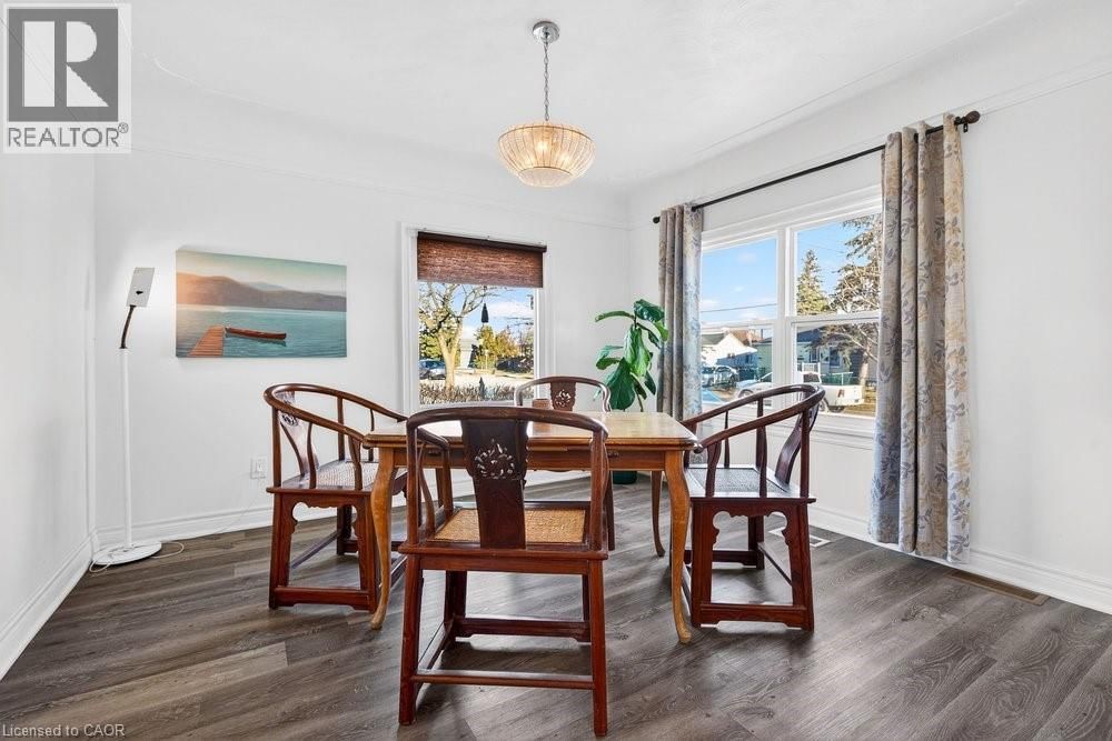 710 RENNIE STREET Image 18