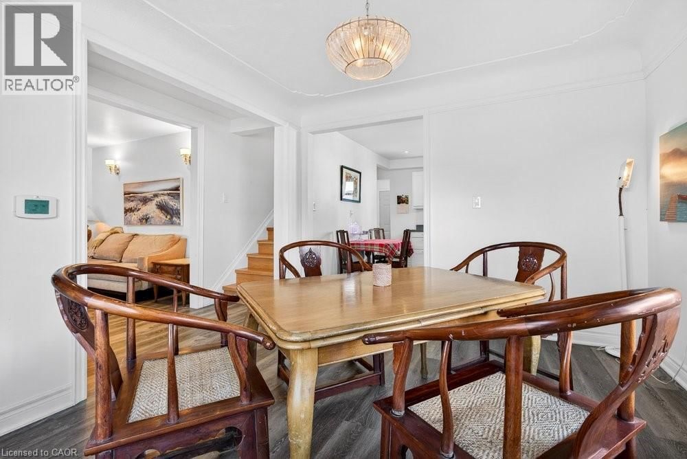 710 RENNIE STREET Image 19