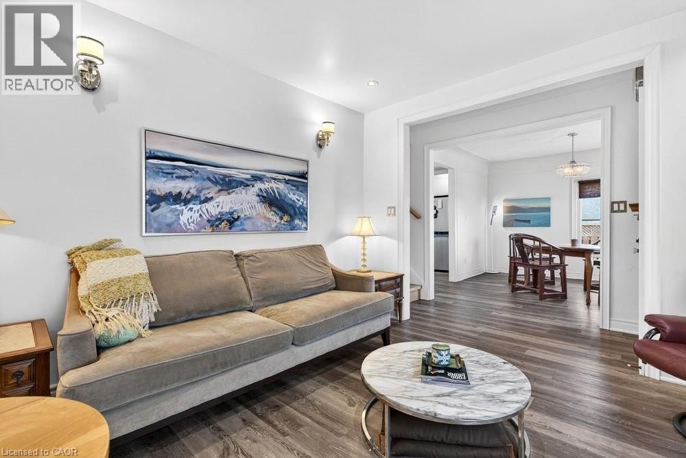 710 RENNIE STREET Image 2