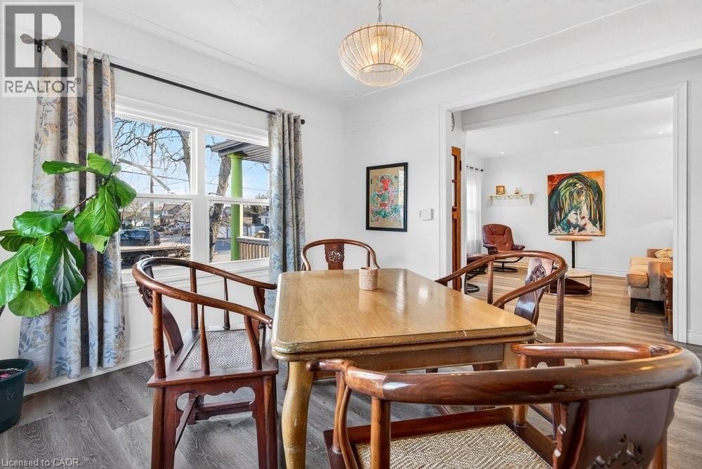 710 RENNIE STREET Image 4