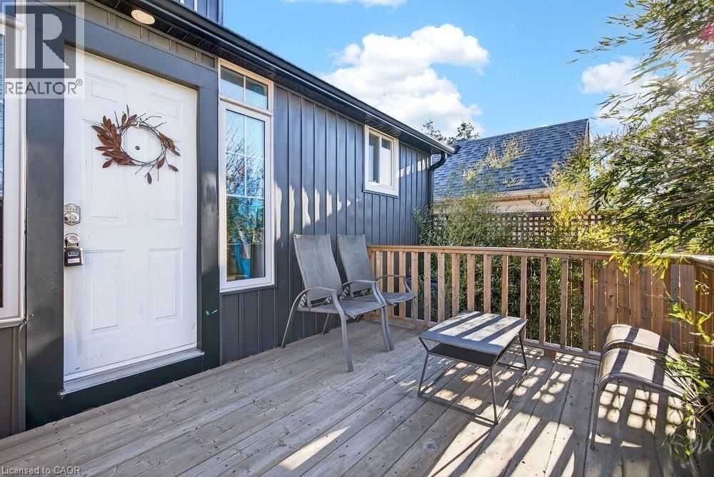 710 RENNIE STREET Image 42