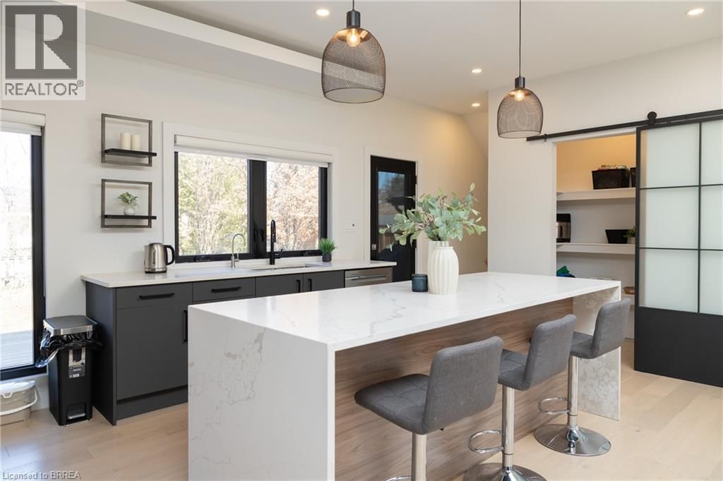 40 VARADI AVENUE Image 8