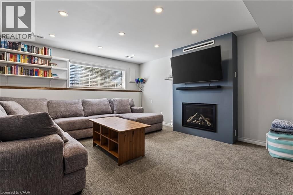 17 ANDERSON CRESCENT Image 25