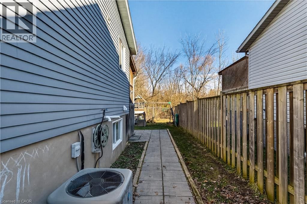 17 ANDERSON CRESCENT Image 33