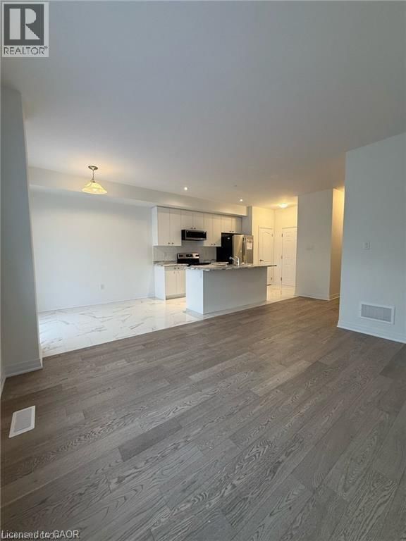 100 MASTERS STREET Image 4